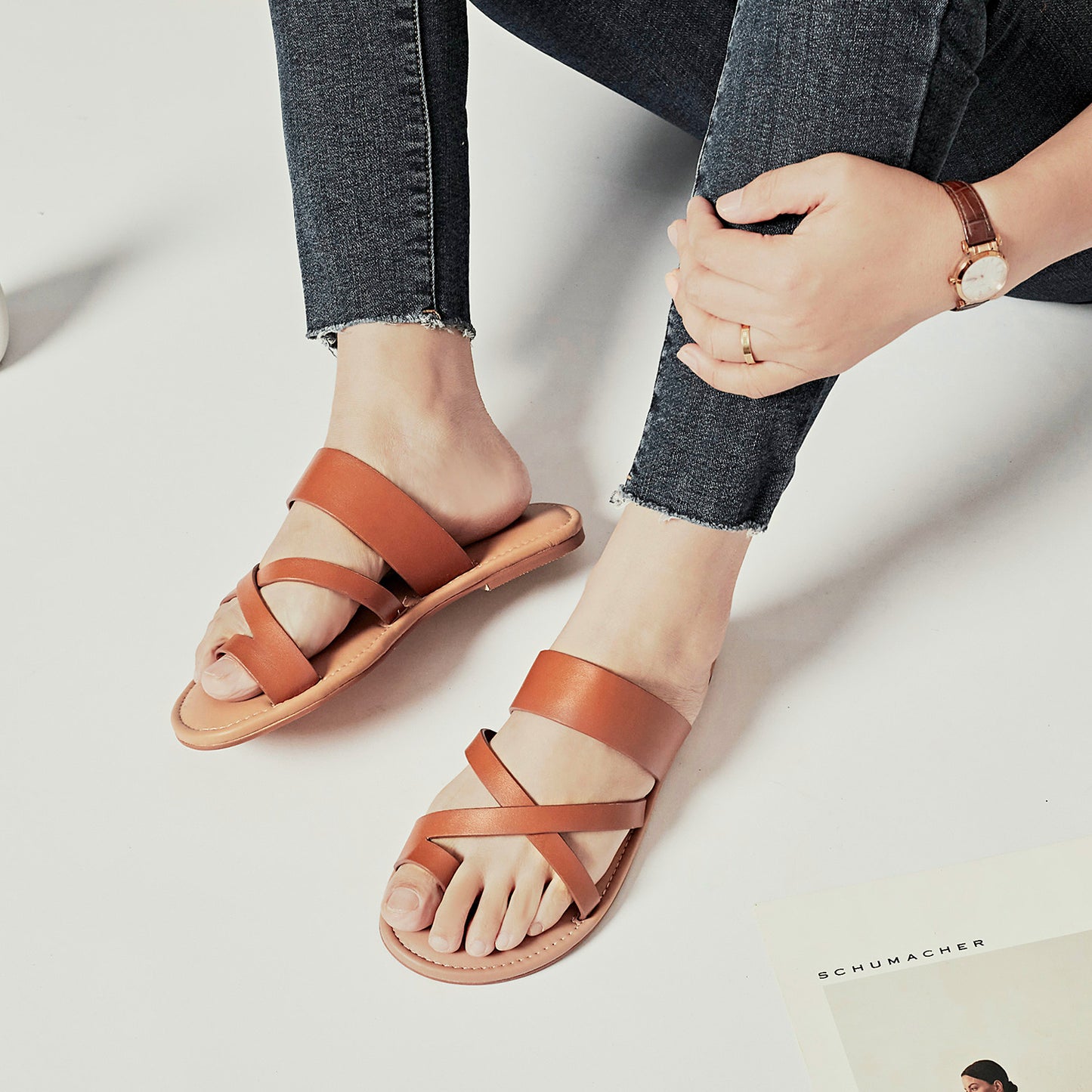 Luoika Women's Wide Width Flat Sandals, Flip Flop Slides Sandal Casual Strapy Sandal Slip on Summer Beach Shoes for Women.