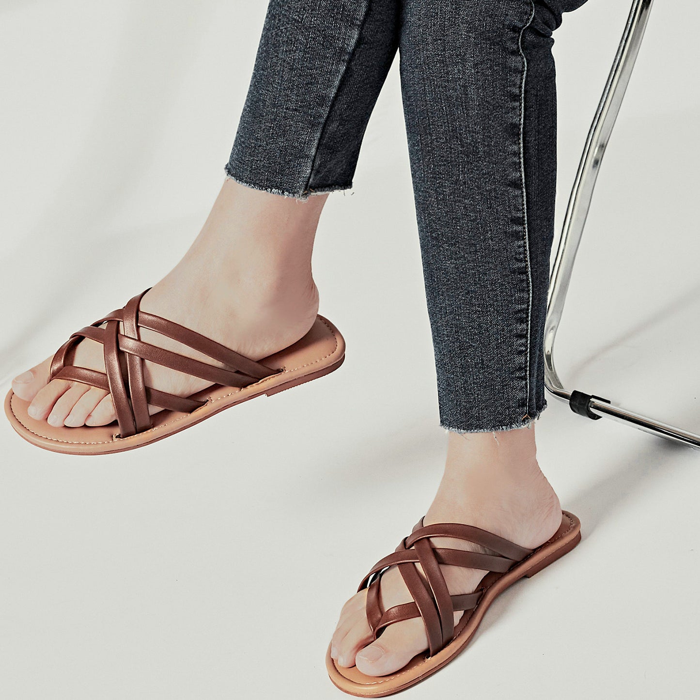 Luoika Women's Wide Width Flat Sandals, Flip Flop Slides Sandal Casual Strapy Sandal Slip on Summer Beach Shoes for Women.