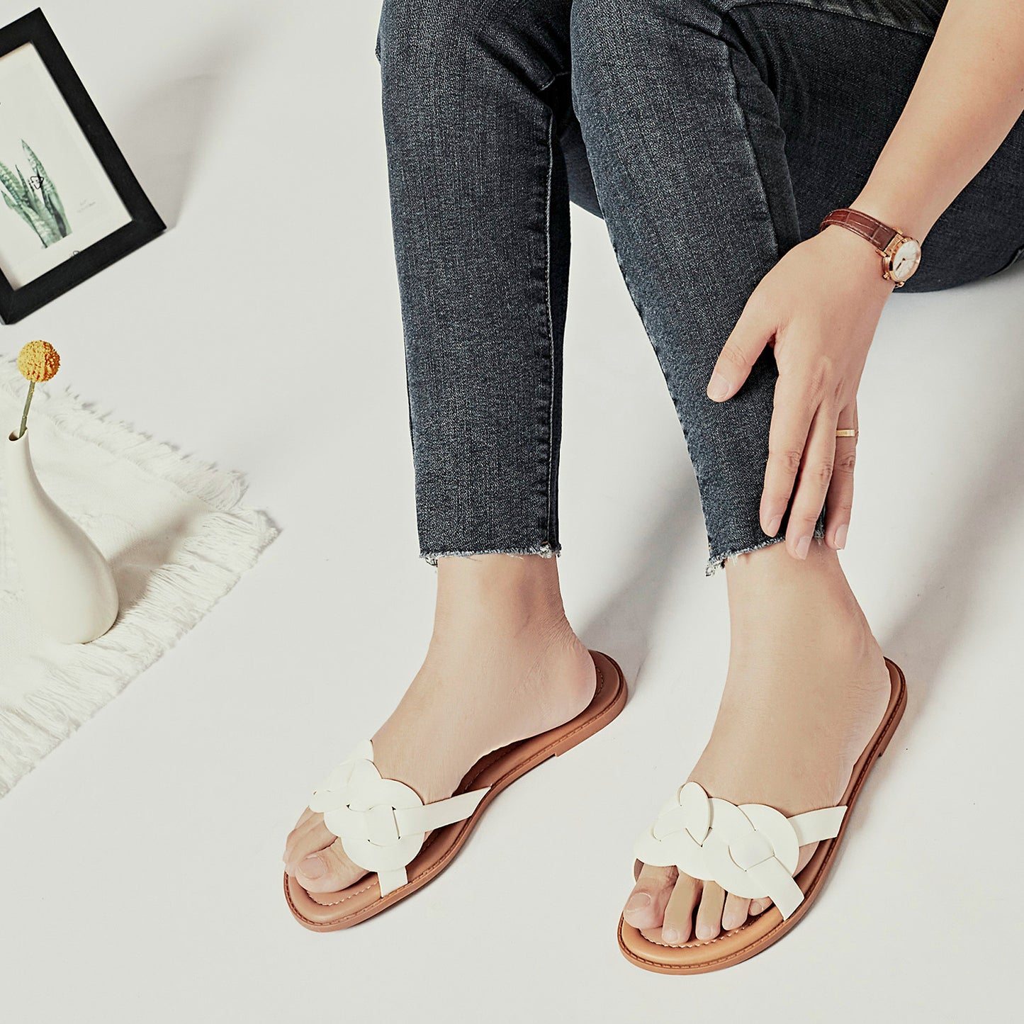 Luoika Women's Wide Width Flat Slides Sandals, Casual Comfortable Summer Beach Shoes Slip on Slide Sandal for Women.